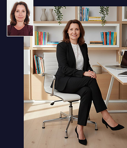 Srovnání: Profesionální portrét ženy v černém saku v kanceláři vs. původní foto